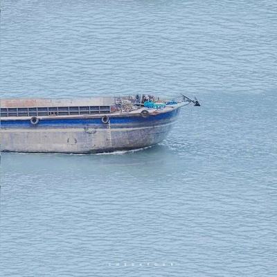 中国海警驱离日方进入钓鱼岛领海船只